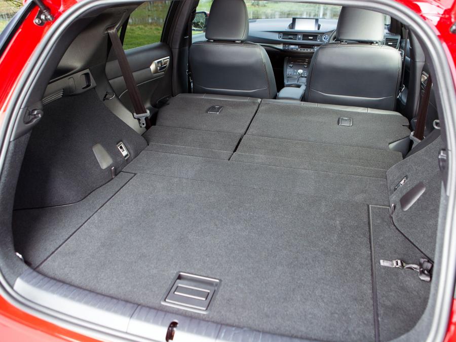  Lexus CT200h F-Sport 2014 года  (UK) (фото 16 из 23)